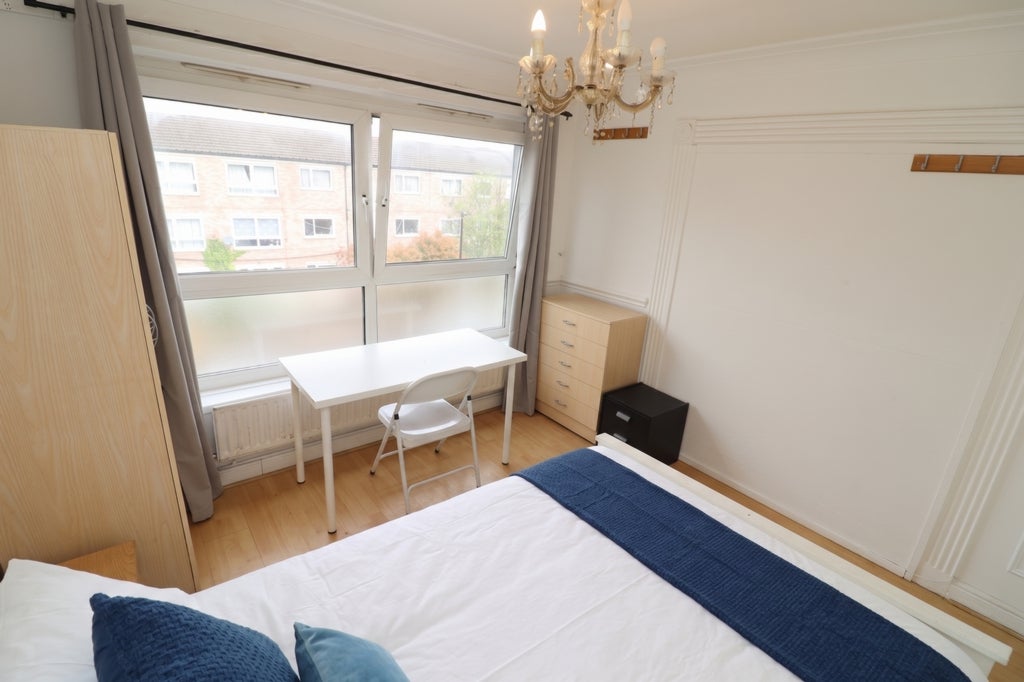 Room Globe Road in Greater London