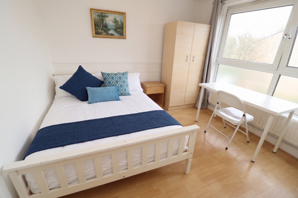 Room Globe Road in Greater London