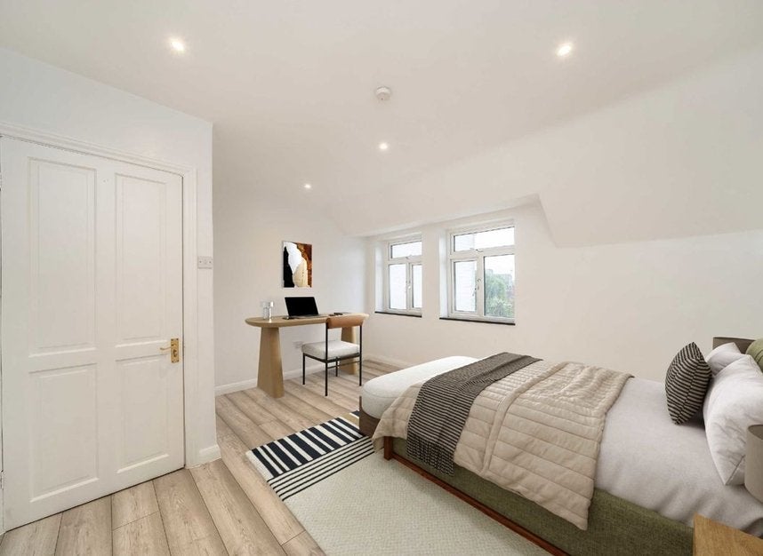 House Sturgess Avenue in Greater London