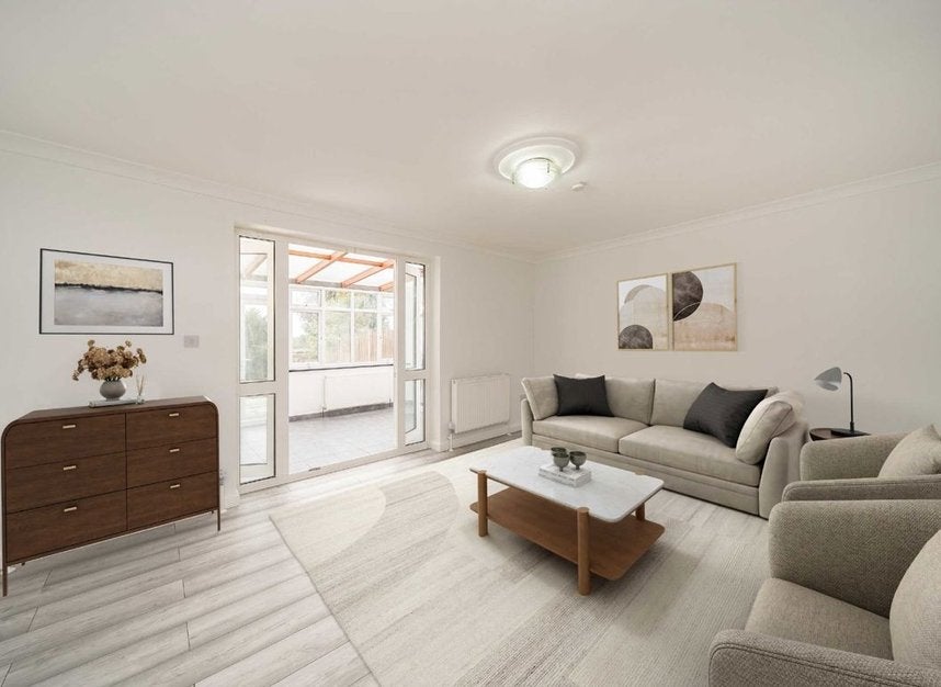 House Sturgess Avenue in Greater London