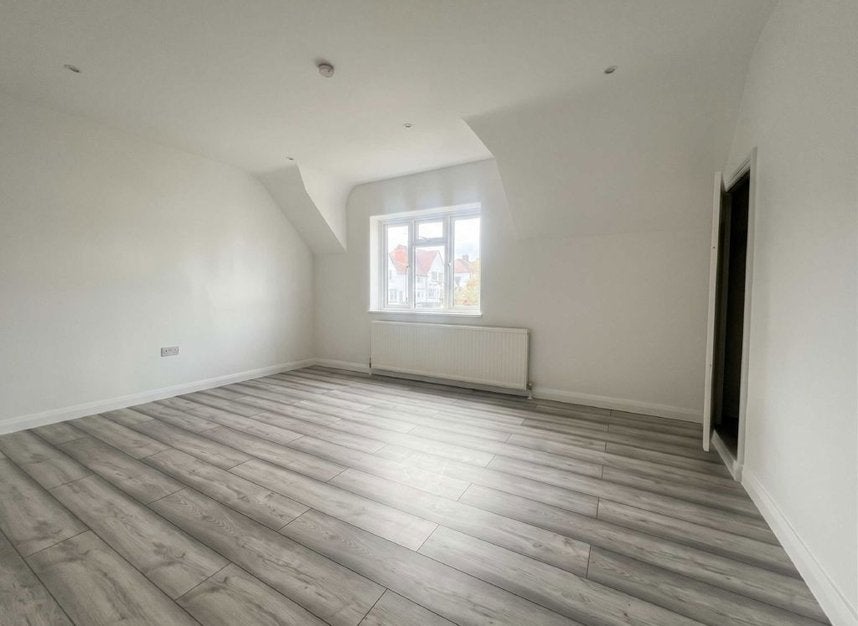 House Sturgess Avenue in Greater London
