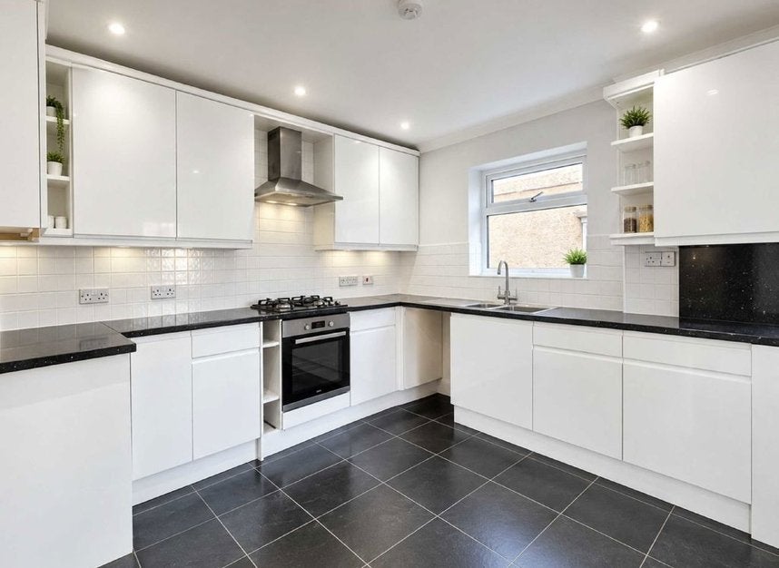 House Sturgess Avenue in Greater London