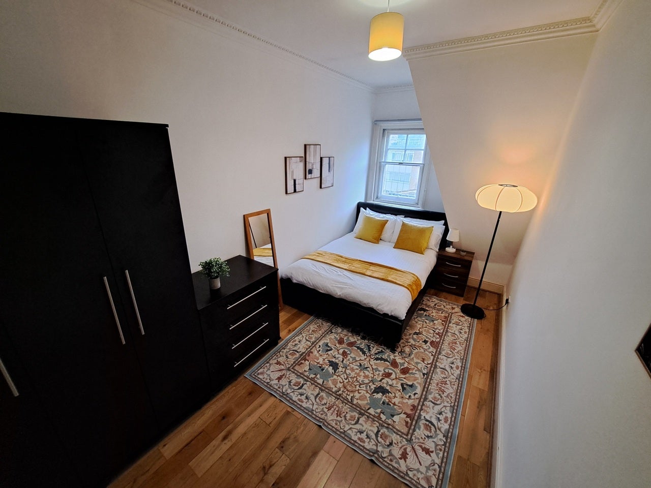 Room Holloway Road in Greater London
