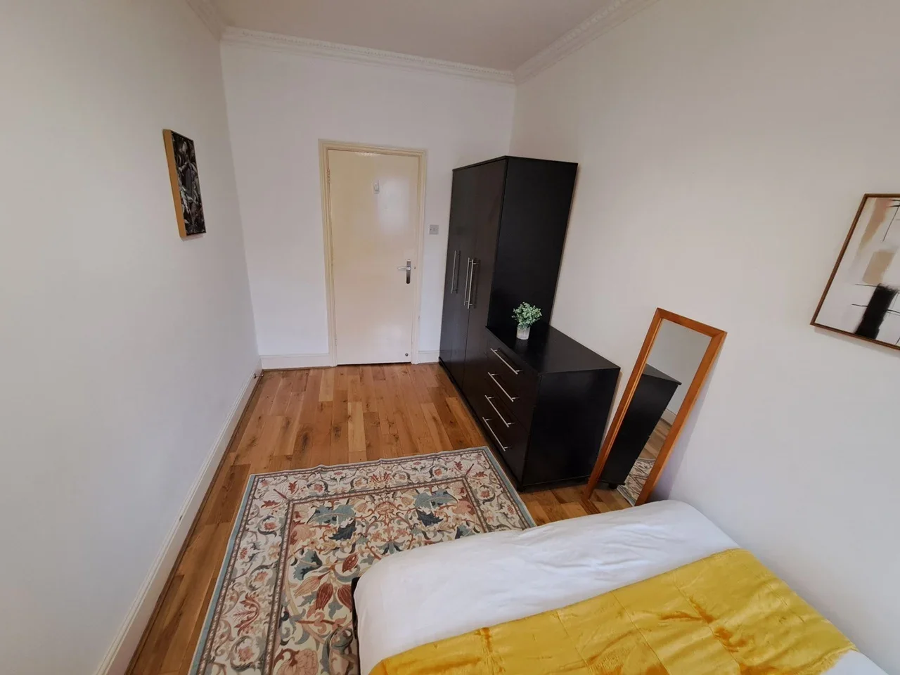 Room Holloway Road in Greater London