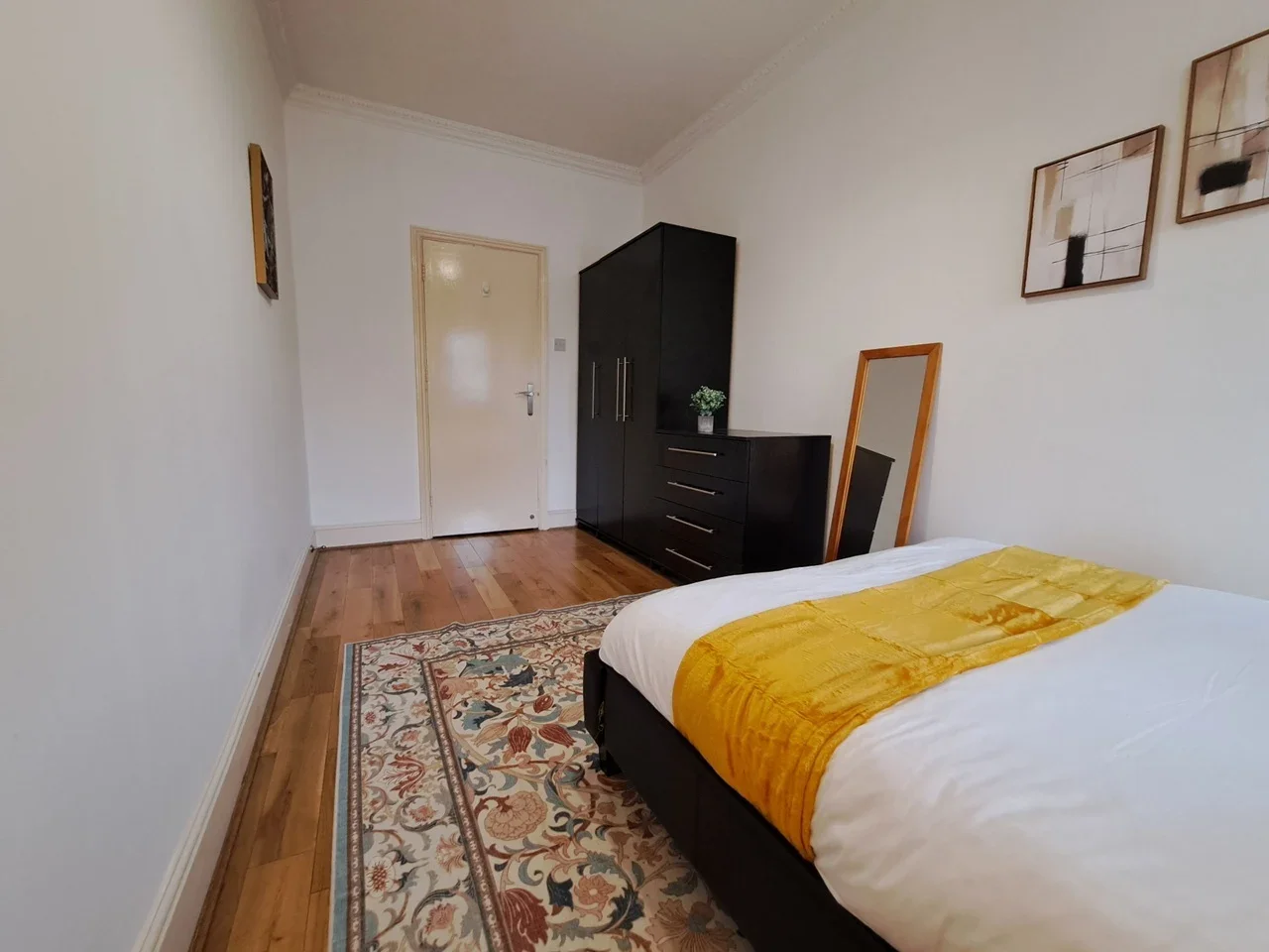 Room Holloway Road in Greater London