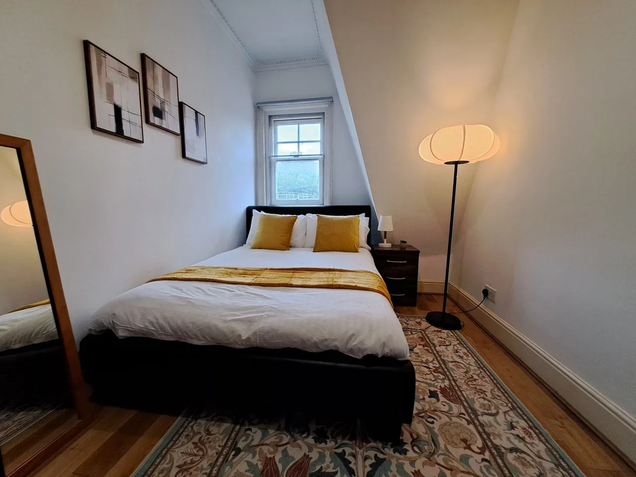 Room Holloway Road in Greater London