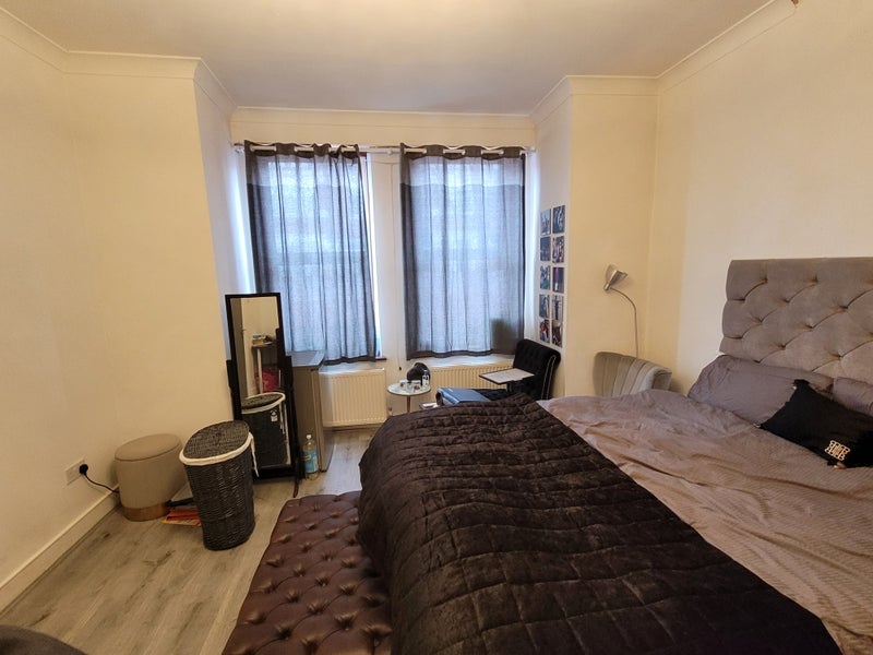 Room Clements Road in Greater London