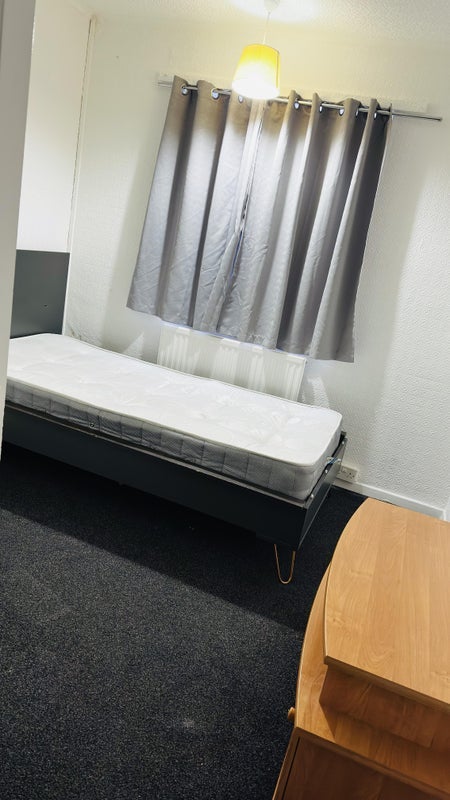 Room Millfields Close in Greater London