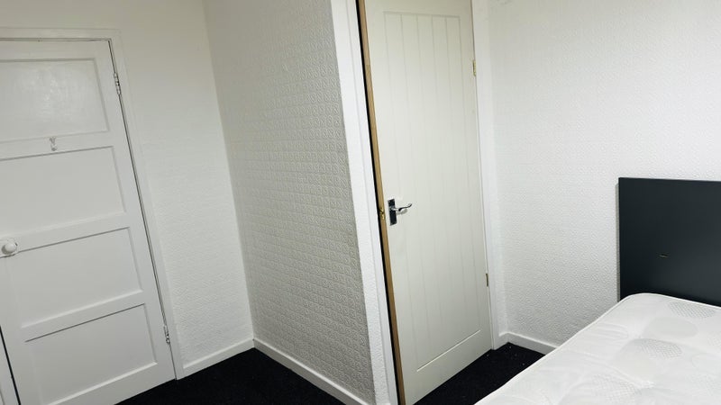 Room Millfields Close in Greater London