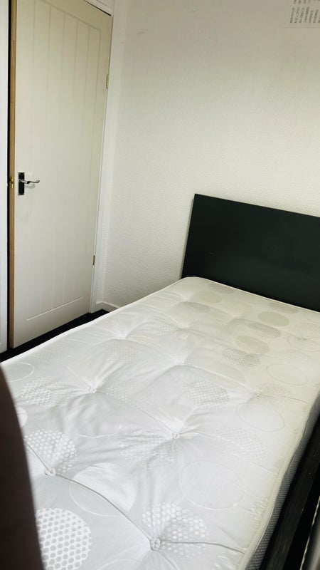 Room Millfields Close in Greater London