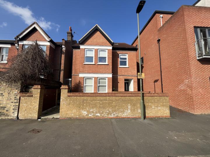 Flat Sidney Road in Greater London