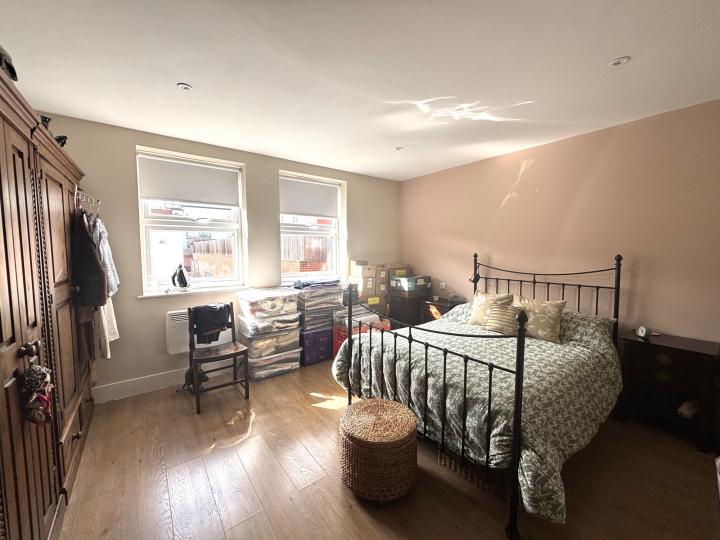 Flat Sidney Road in Greater London
