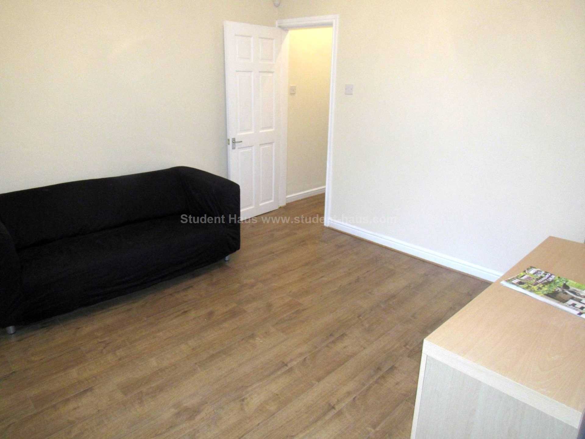 Flat Blandford Road in Salford