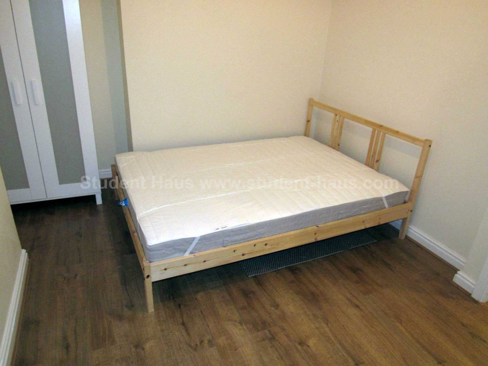 Flat Blandford Road in Salford