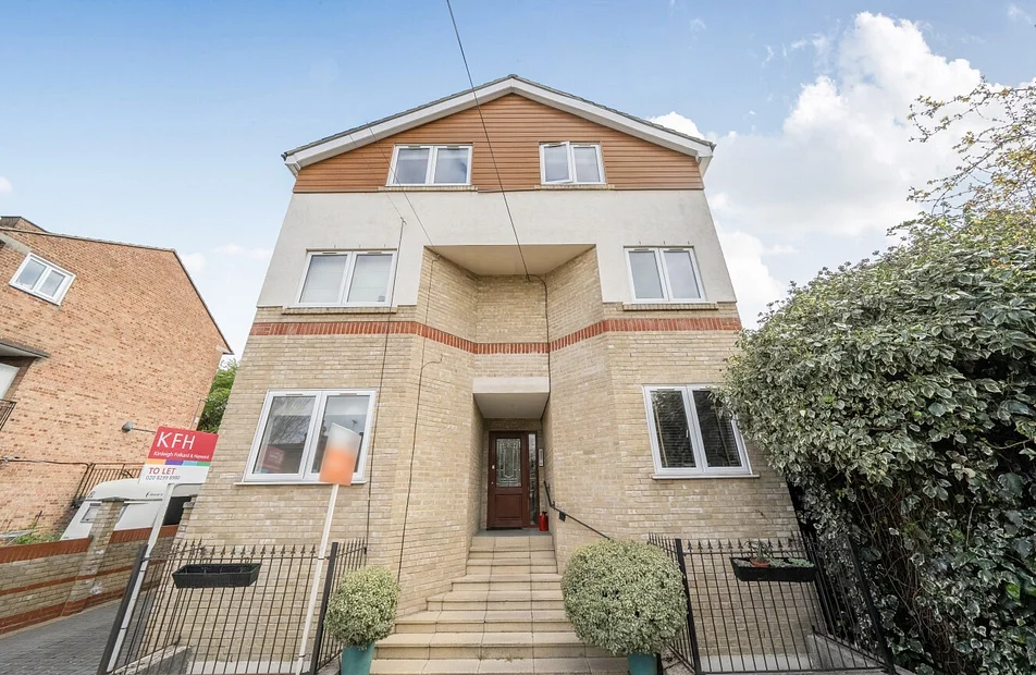 Flat Eylewood Road in Greater London