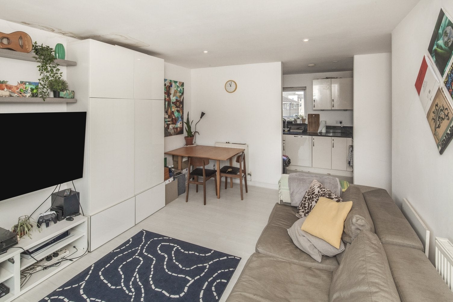 Flat Garnies Close in Greater London