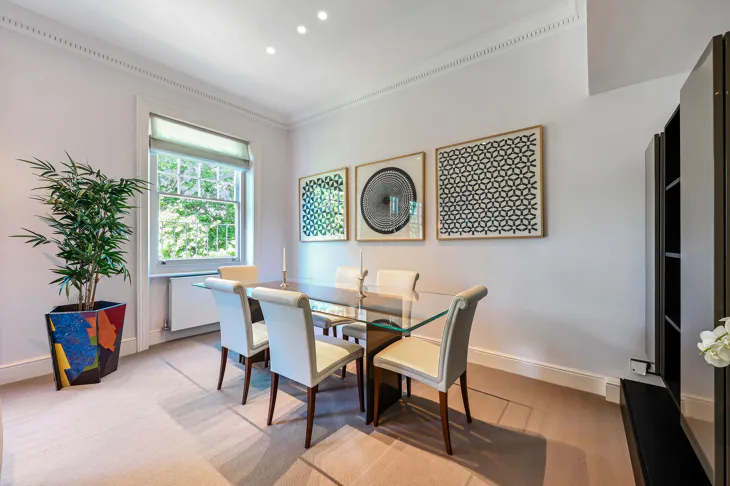 Flat Sloane Gardens in Greater London