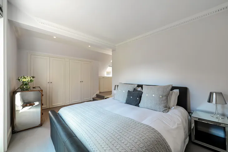 Flat Sloane Gardens in Greater London