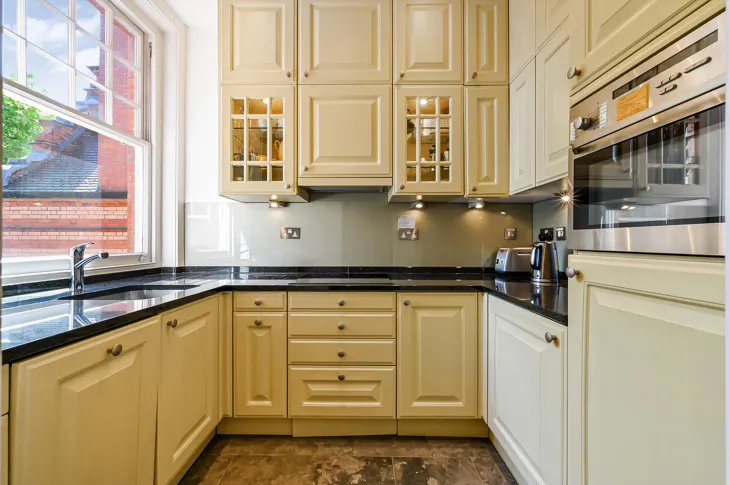 Flat Sloane Gardens in Greater London