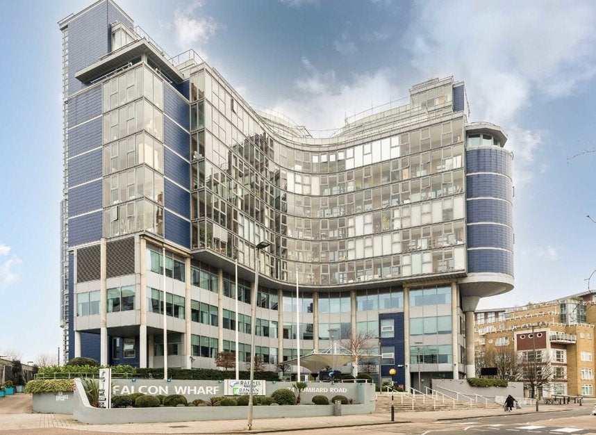 Flat Lombard Road in Greater London