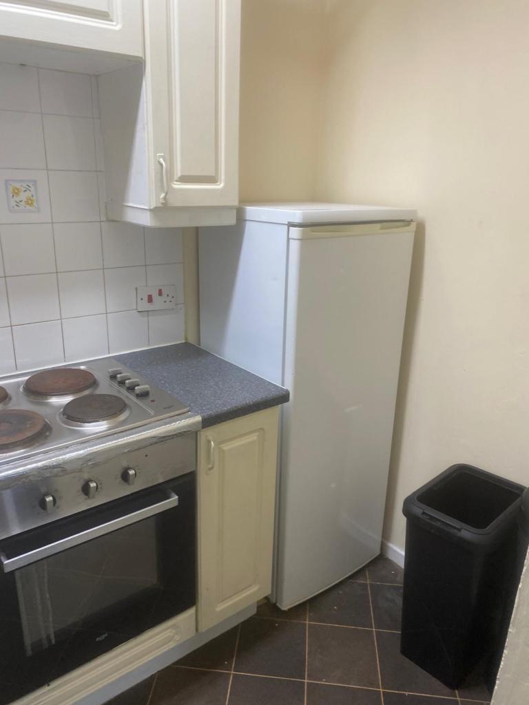 Flat Lancia Close in Coventry