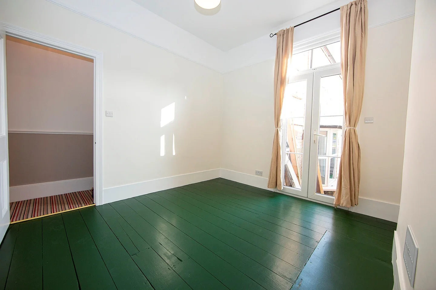 Flat Seymour Road in Greater London