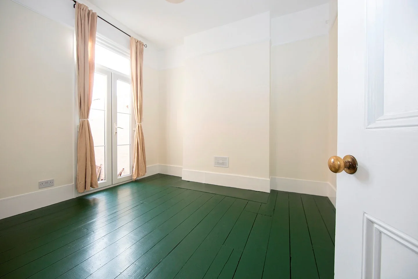 Flat Seymour Road in Greater London