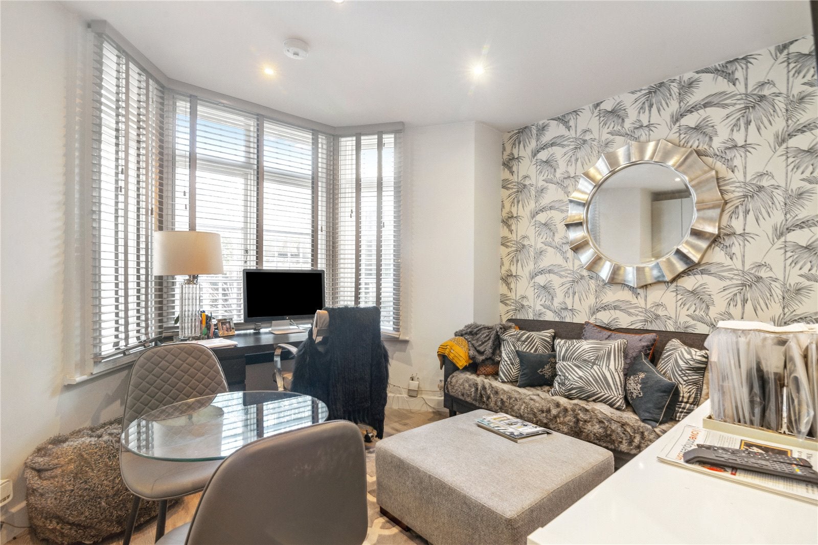 Flat Finborough Road in Greater London