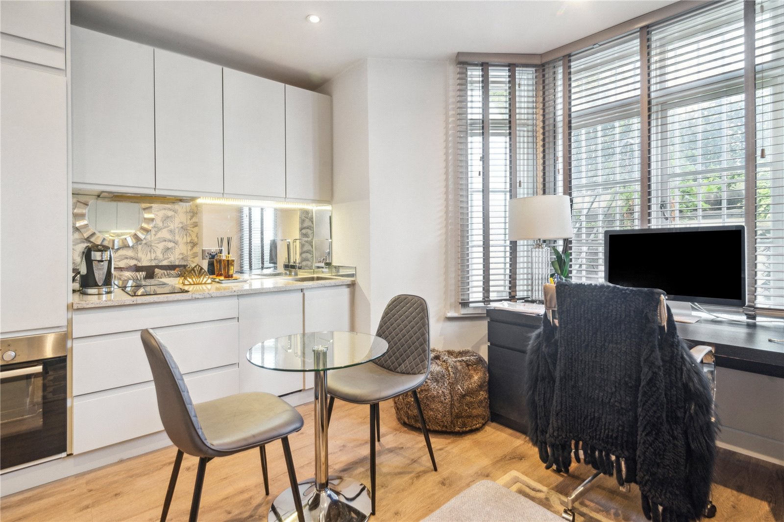 Flat Finborough Road in Greater London
