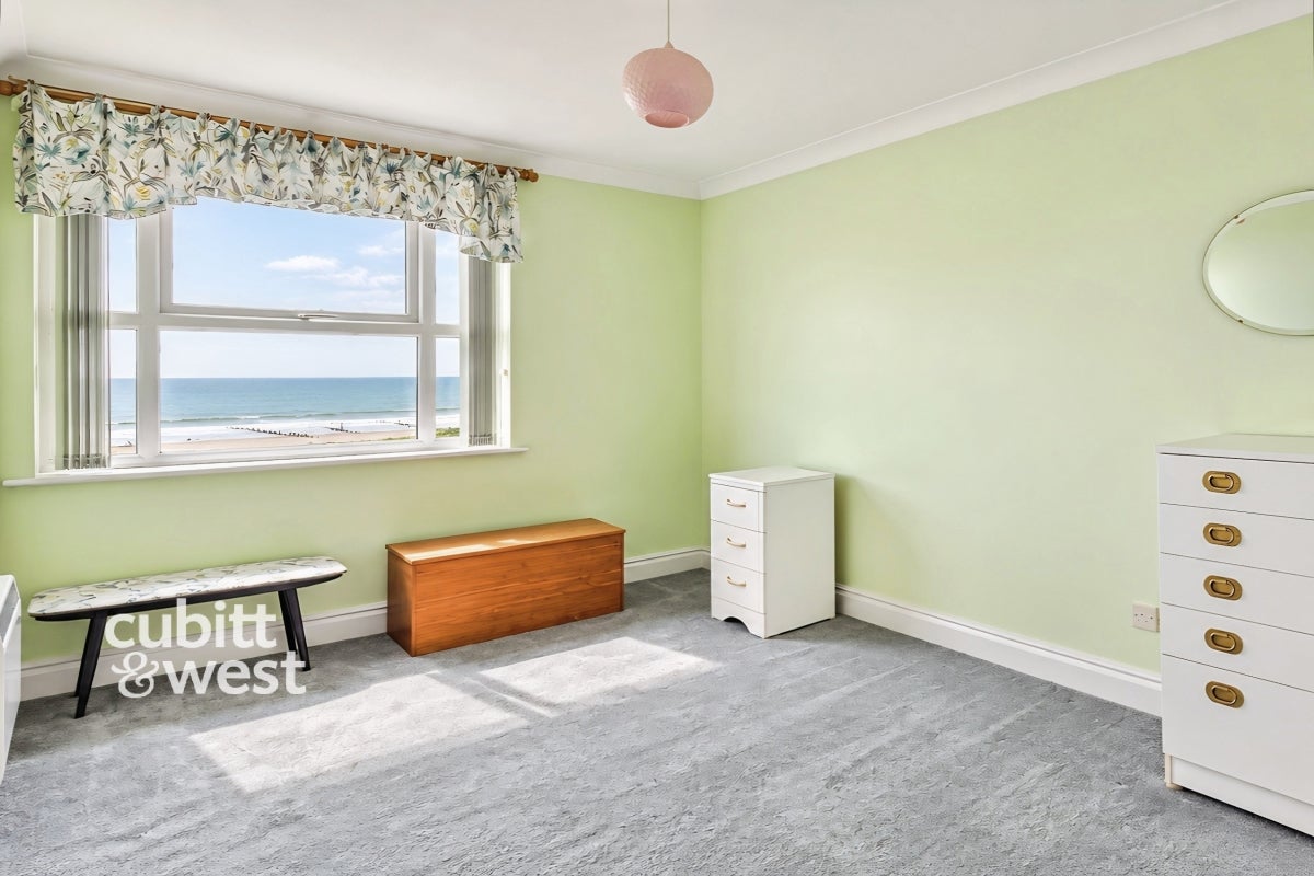 Flat Clifton Road in Arun