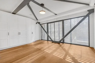 Flat Wellesley Terrace in Greater London