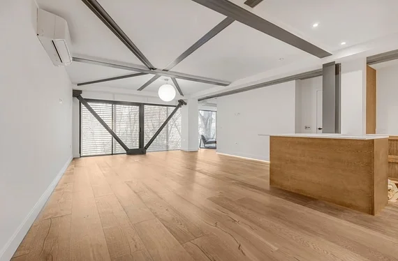 Flat Wellesley Terrace in Greater London