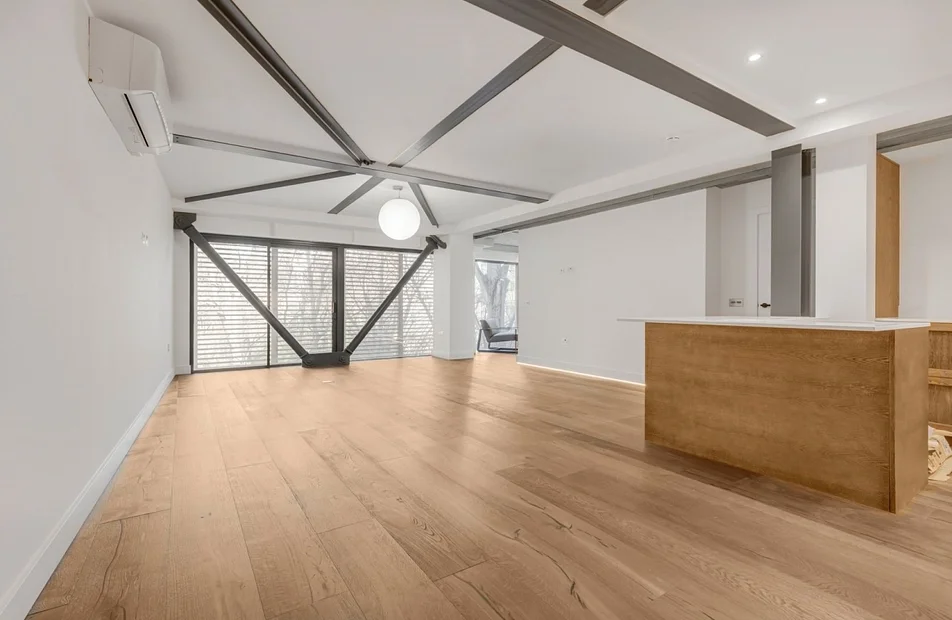 Flat Wellesley Terrace in Greater London