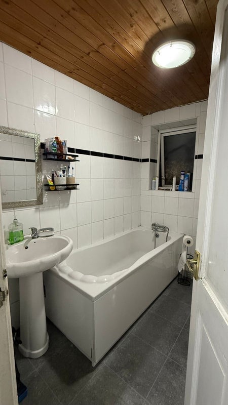 Room Back Westbourne Avenue in Farnworth