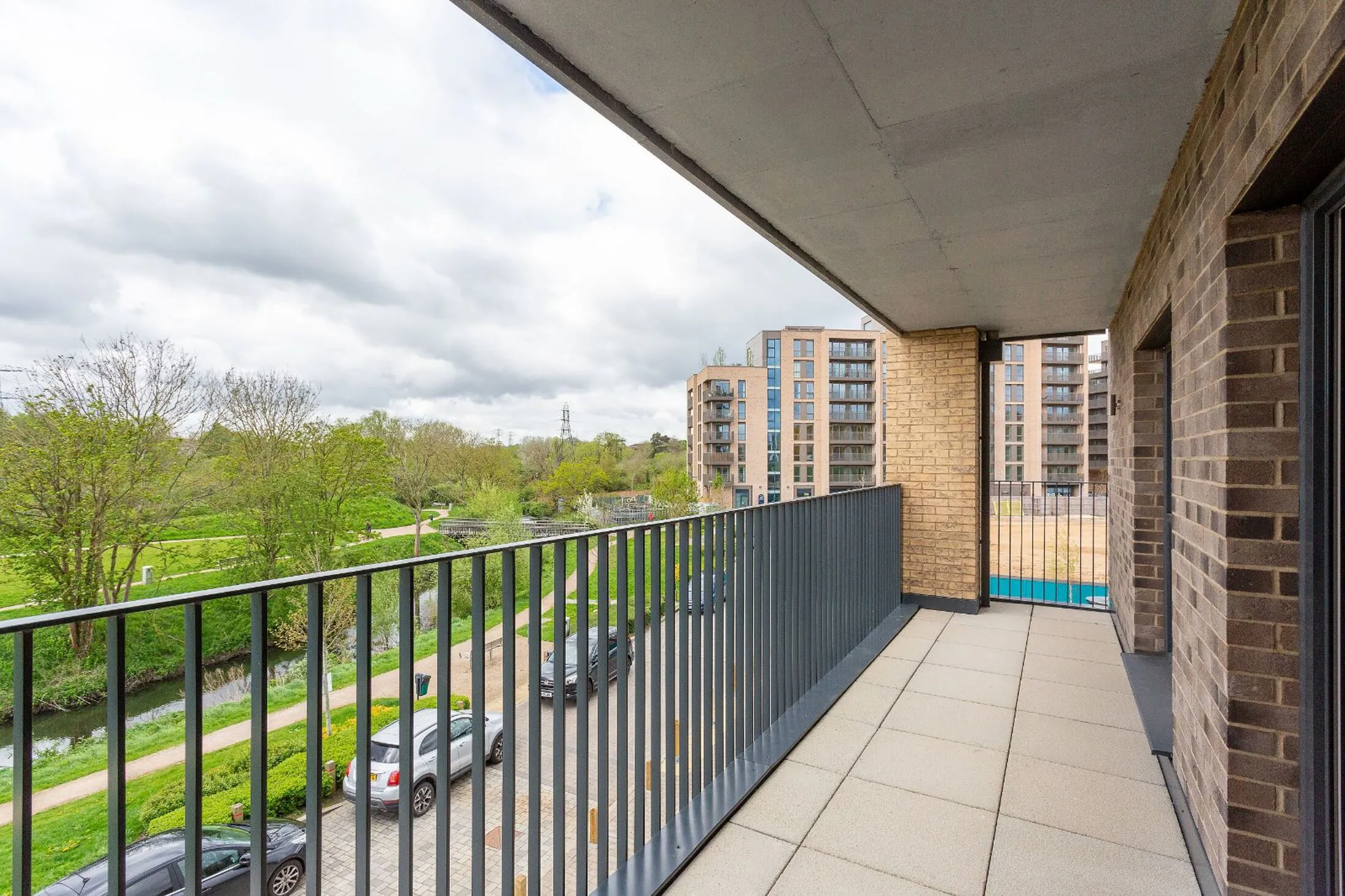 Flat Vicarage Road in Watford