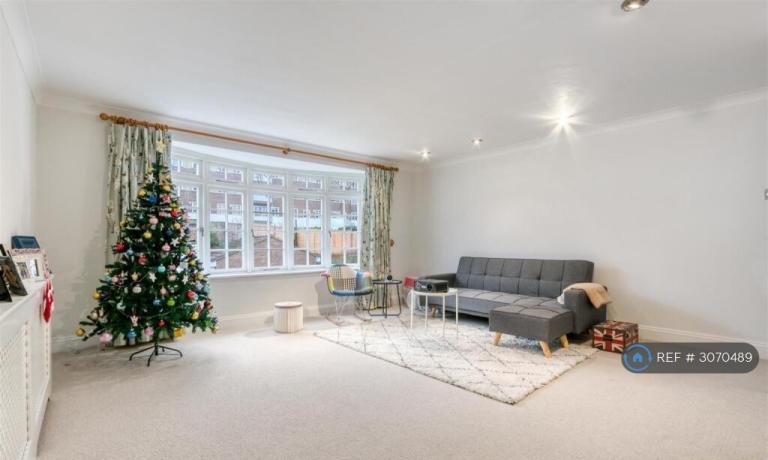 Room Oldfield Mews in Greater London