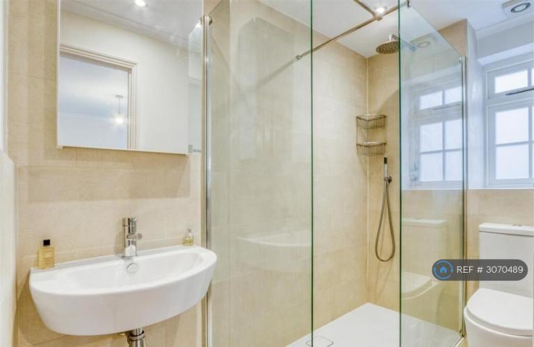 Room Oldfield Mews in Greater London