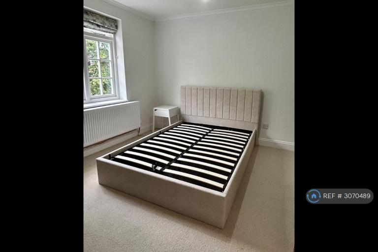 Room Oldfield Mews in Greater London