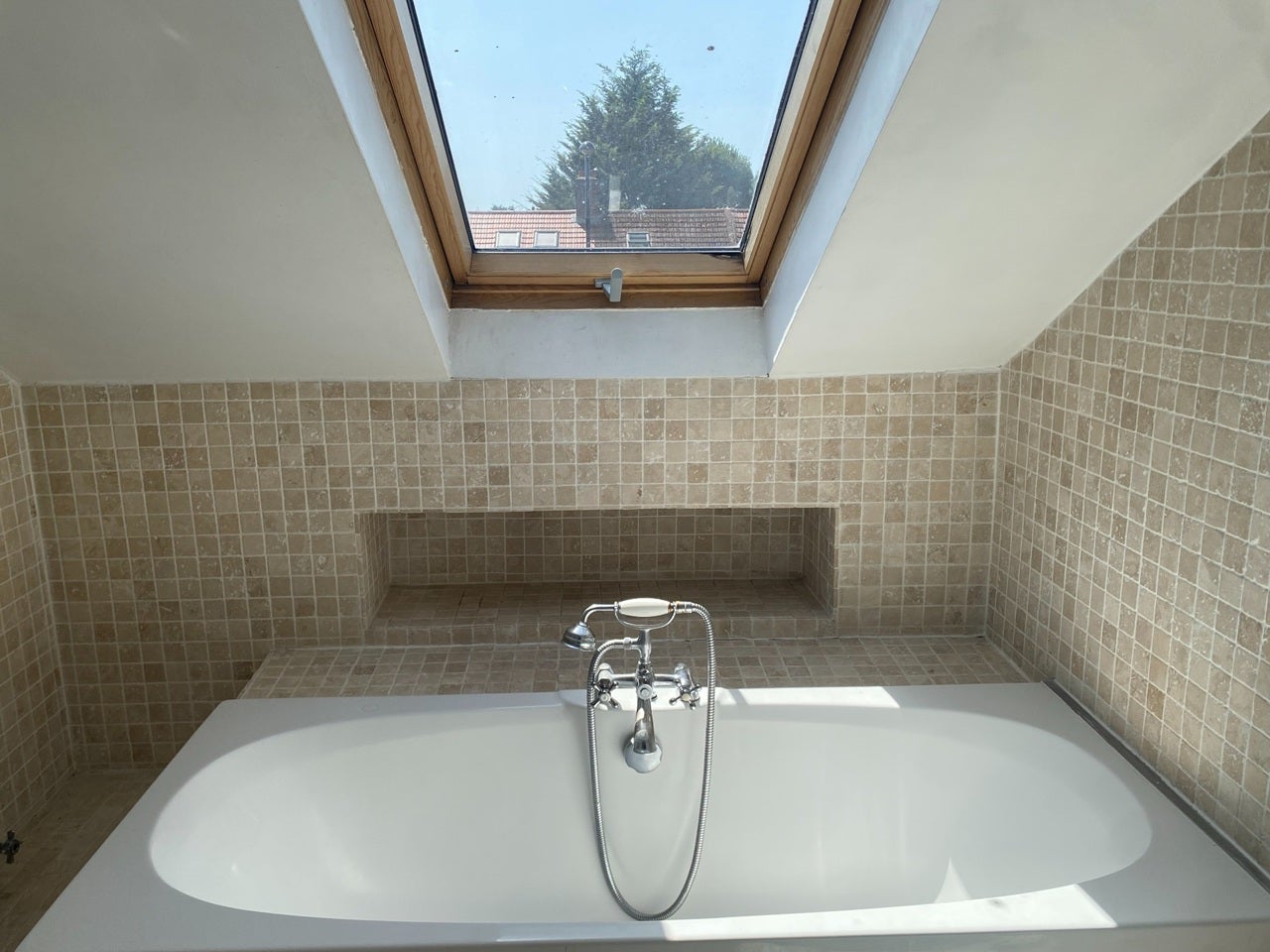 Room Mitcham Road in Greater London