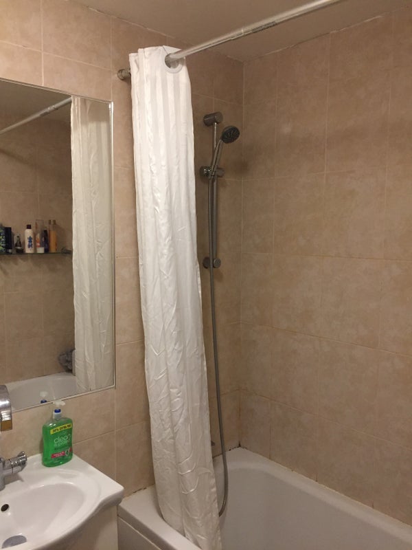 Room Clarence Avenue in Greater London