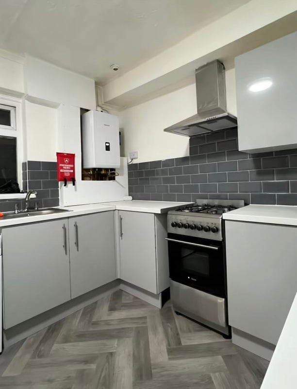 Room Frinton Grove in Birmingham