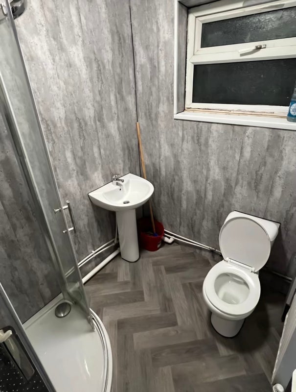 Room Frinton Grove in Birmingham