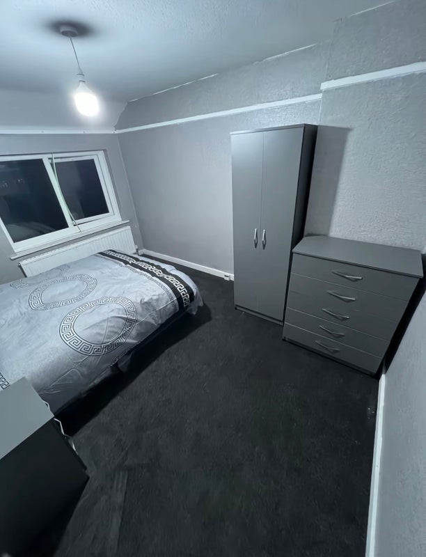 Room Frinton Grove in Birmingham