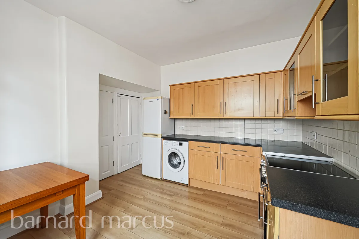 Flat Nova Road in Greater London