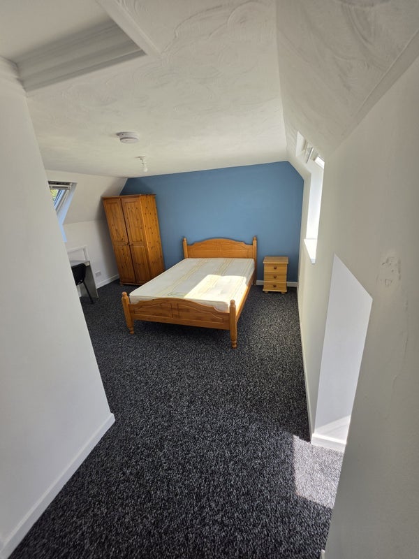 Room Charter Avenue in Coventry