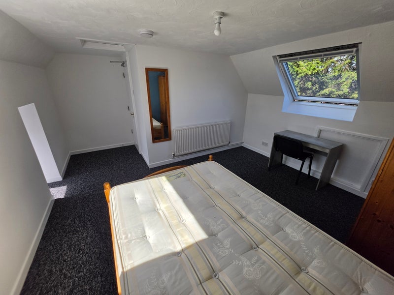 Room Charter Avenue in Coventry