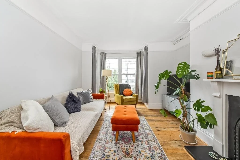 Flat Peckham Road in Greater London