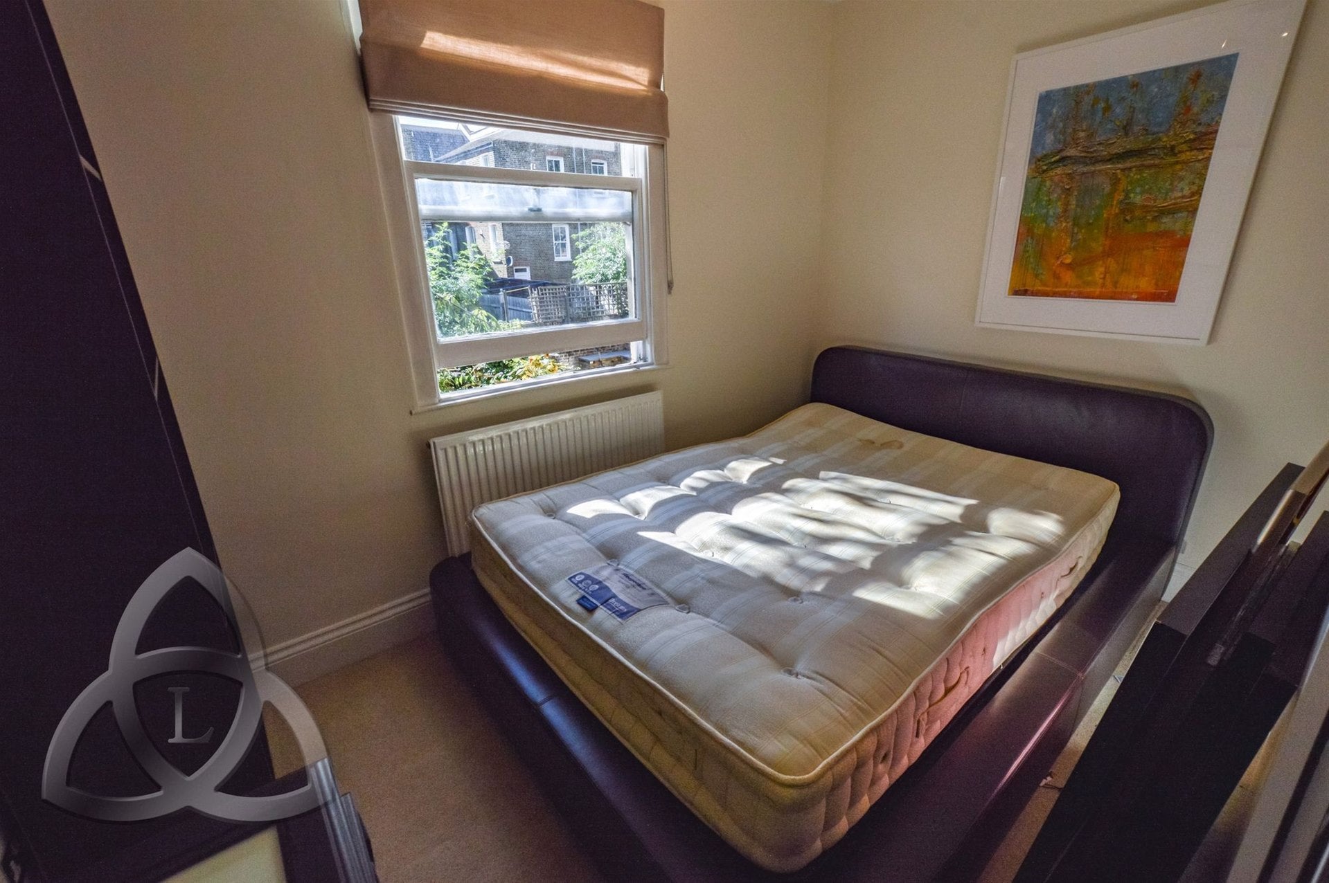 Flat Ongar Road in Greater London