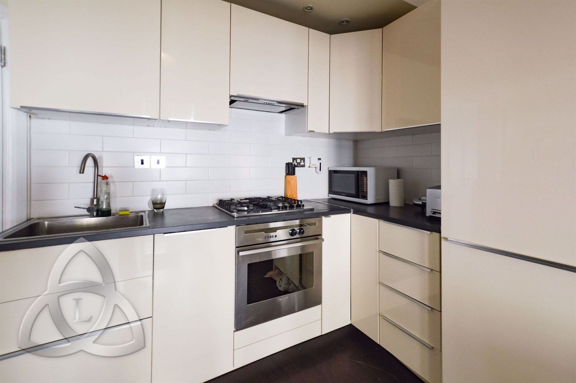 Flat Ongar Road in Greater London