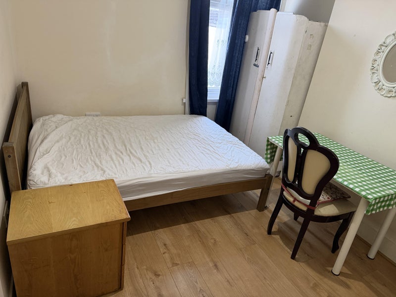 Room Sibley Grove in Greater London